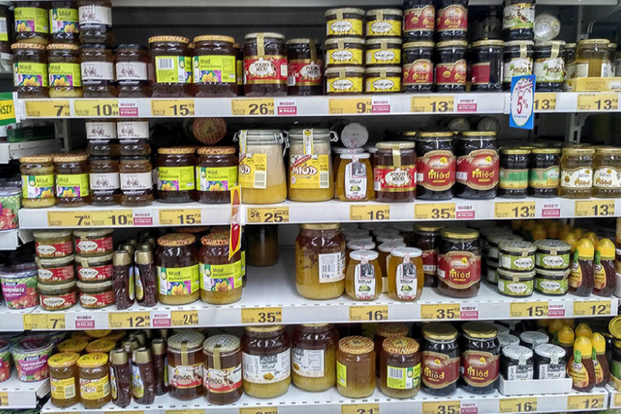 Мед на полицях одного із супермаркетів Польщі