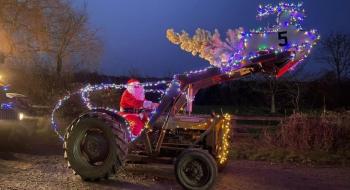 У Великобританії відбувся святковий парад тракторів Рис.1