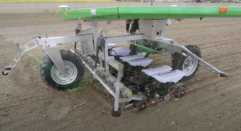 Робот Farmdroid засіває ділянку зі швидкістю 500 метрів на годину Рис.1