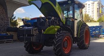 На Тернопільщину вперше доставили трактор із вузьколінійної серії NEXOS Рис.1