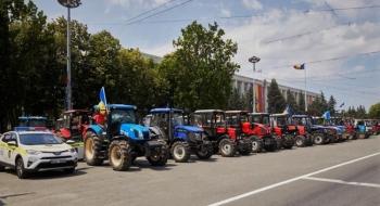 Біля парламенту Молдови протестують фермери, вимагають обмежити ввезення українського зерна Рис.1