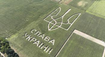До книги рекордів Гіннеса України занесли найбільну площу національної символіки на кукурудзяному полі Рис.1