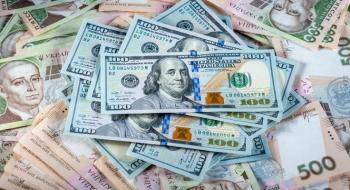 НБУ зменшив обсяги продажу валюти та підвищив офіційний курс долара Рис.1