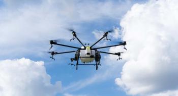 Зміна правил FAA дозволяє одному оператору керувати трьома дронами-обприскувачами. Рис.1