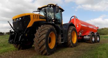JCB вперше в Україні представив трактор Fastrac 8000-ї серії Рис.1