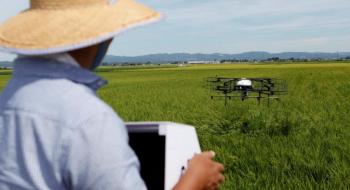 Літні японські фермери тестують агродрони Рис.1
