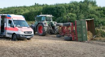 В Німеччині в кукурудзяному лабіринті перекинувся трактор з 27-ма туристами Рис.1