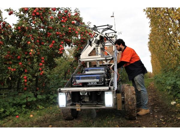 Команди Ripe Robotics представила робота-збиральника фруктів Рис.3