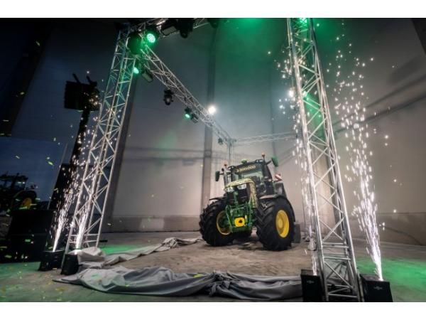 Завод John Deere у Мангеймі відсвяткував випуск двомільйонного трактора Рис.2