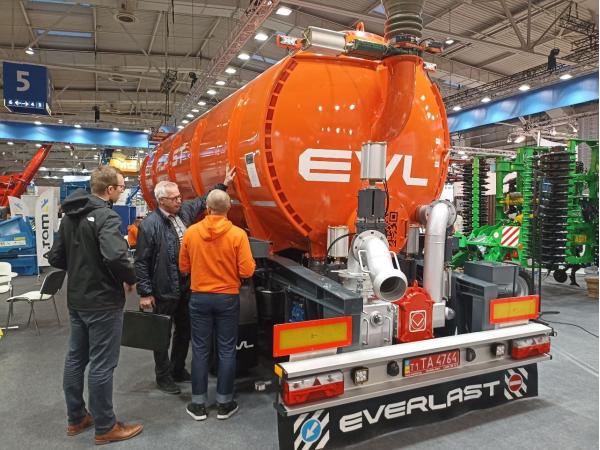 Agritechnica 2023: Український виробник Everlast представив 28-кубову цистерну для перевезення рідких добрив Рис.4