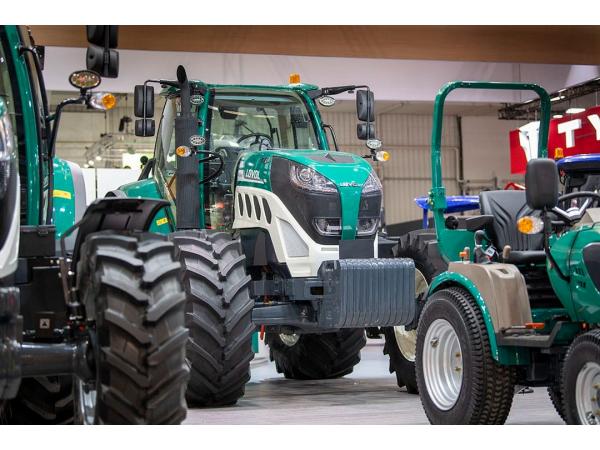 Зелено-білі китайські трактори Lovol тепер із варіатором на Agritechnica 2023 Рис.3