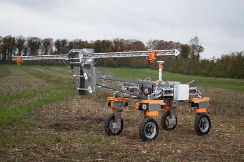 Автономний сільськогосподарський робот вбиває бур'яни маленькими блискавками Рис.1