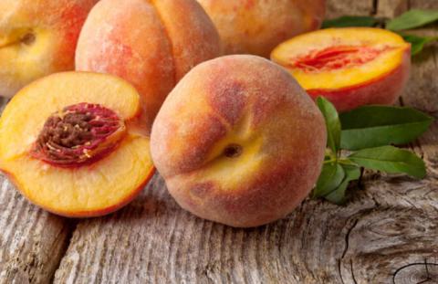 В Україні розпочався сезон збирання ранніх сортів персиків Рис.1