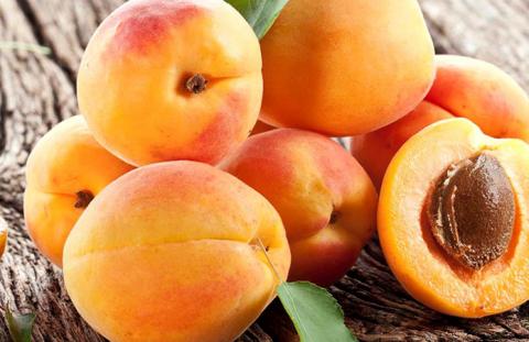 Дешевше за яблука: став відомий найдешевший фрукт в України Рис.1