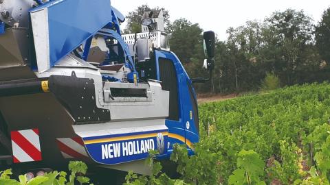 New Holland оснастив комбайн Braud 8030L новою системою сортування винограду Рис.1