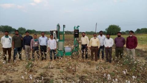 В Індії створили робота для збору бавовни Рис.1