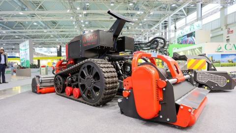 Компанія Dragone презентувала новий роботизований трактор Black Shire Рис.1