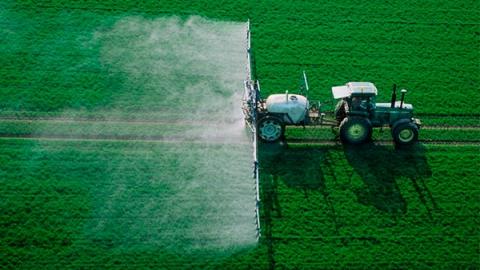 Обсяги застосування пестицидів майже наздогнали показники всього минулого року Рис.1