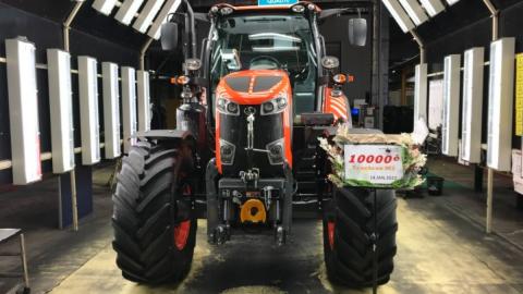 Kubota відвантажила 10-тисячний великогабаритний трактор серії M7000 Рис.1