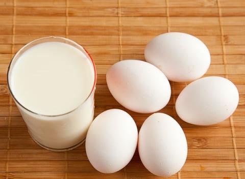 В Україні продовжує скорочуватися виробництво яєць та молока Рис.1