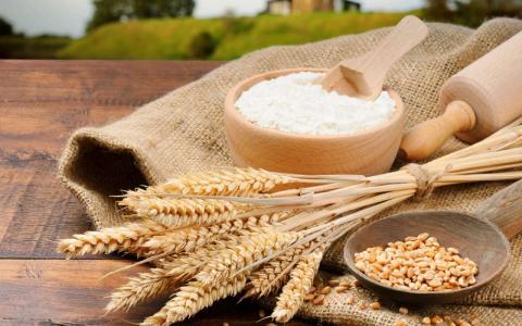 В Україні продовжують знижуватись ціни на пшеничне борошно Рис.1