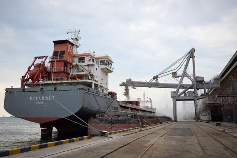 Завантажено перший корабель із українським збіжжям у морському порту «Чорноморськ» Рис.1