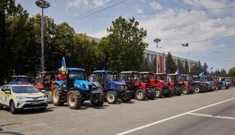 Біля парламенту Молдови протестують фермери, вимагають обмежити ввезення українського зерна Рис.1