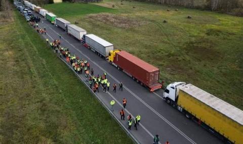 Українські й польські молочні підприємства закликають уряди врегулювати ситуацію з блокуванням кордону Рис.1