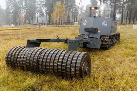 Українські машини для розмінування вже приступили до роботи на полях Рис.1