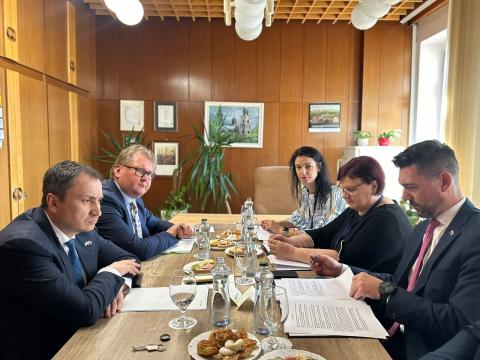 Словаччина погодилася на переговори по торгівлі сг продукцією в тому форматі, якому це було в Польщі, за участі аграрних асоціацій. Переговори відбудуться в травні в Кошице Рис.1